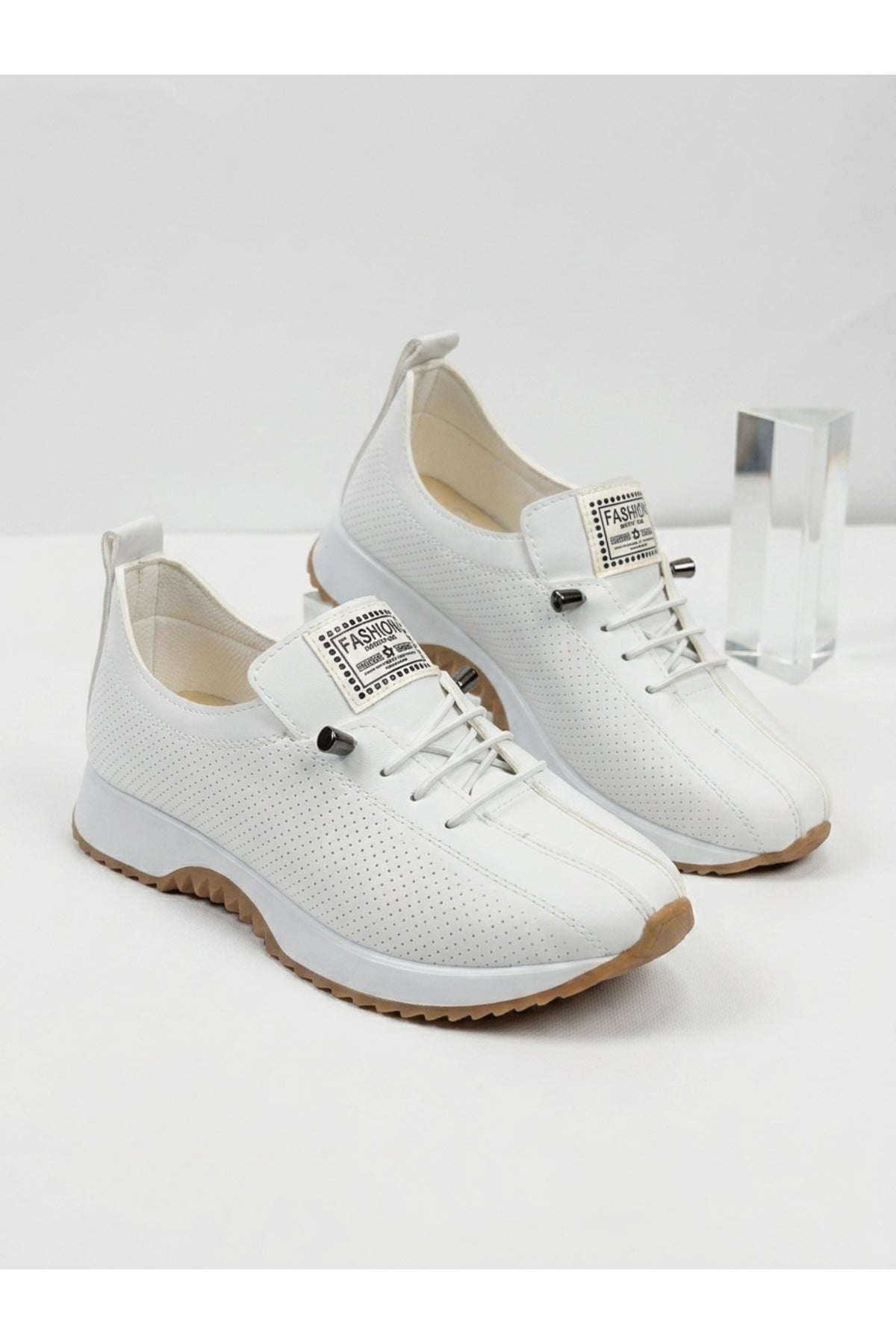 Kadın Beyaz Fashion Delikli Ortopedik Rahat Spor Ayakkabı LND4174