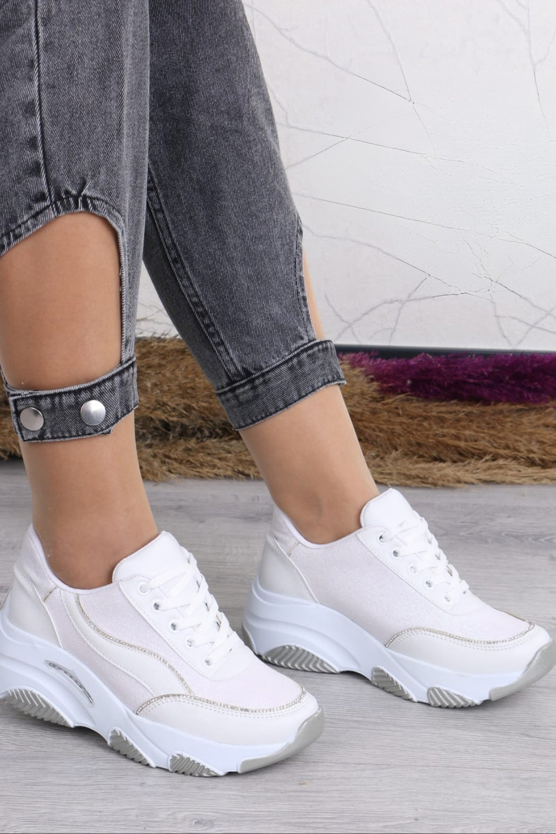 Kadın Sade Beyaz 7 Cm Gizli Topuklu Simli Spor Ayakkabı LND4100 - Görsel 1