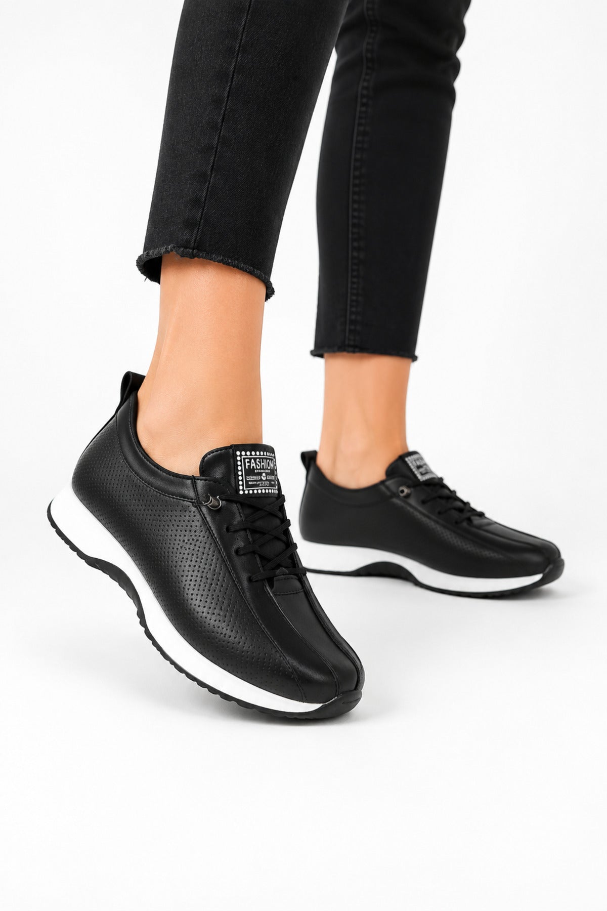 Kadın Siyah Fashion Delikli Ortopedik Rahat Spor Ayakkabı LND4174