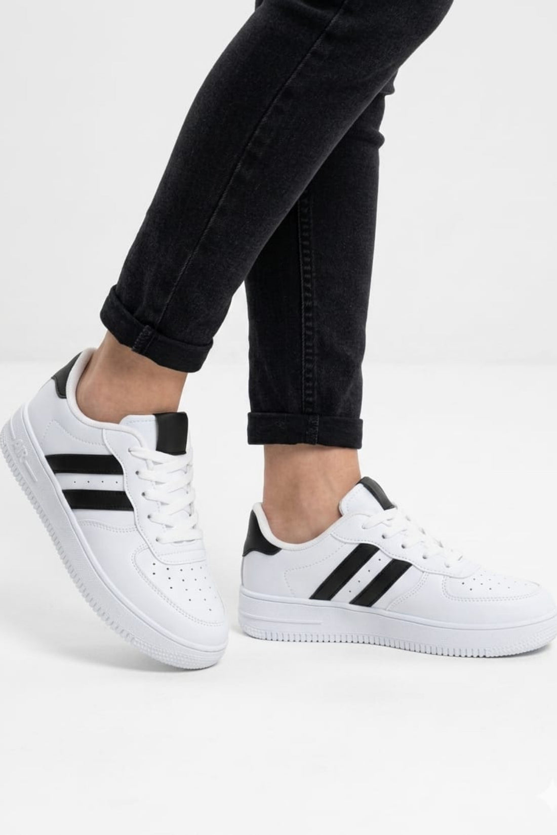 Jerry Beyaz Siyah Unisex Air Taban Günlük Bağcıklı Spor Ayakkabı LND4206 - Görsel 1