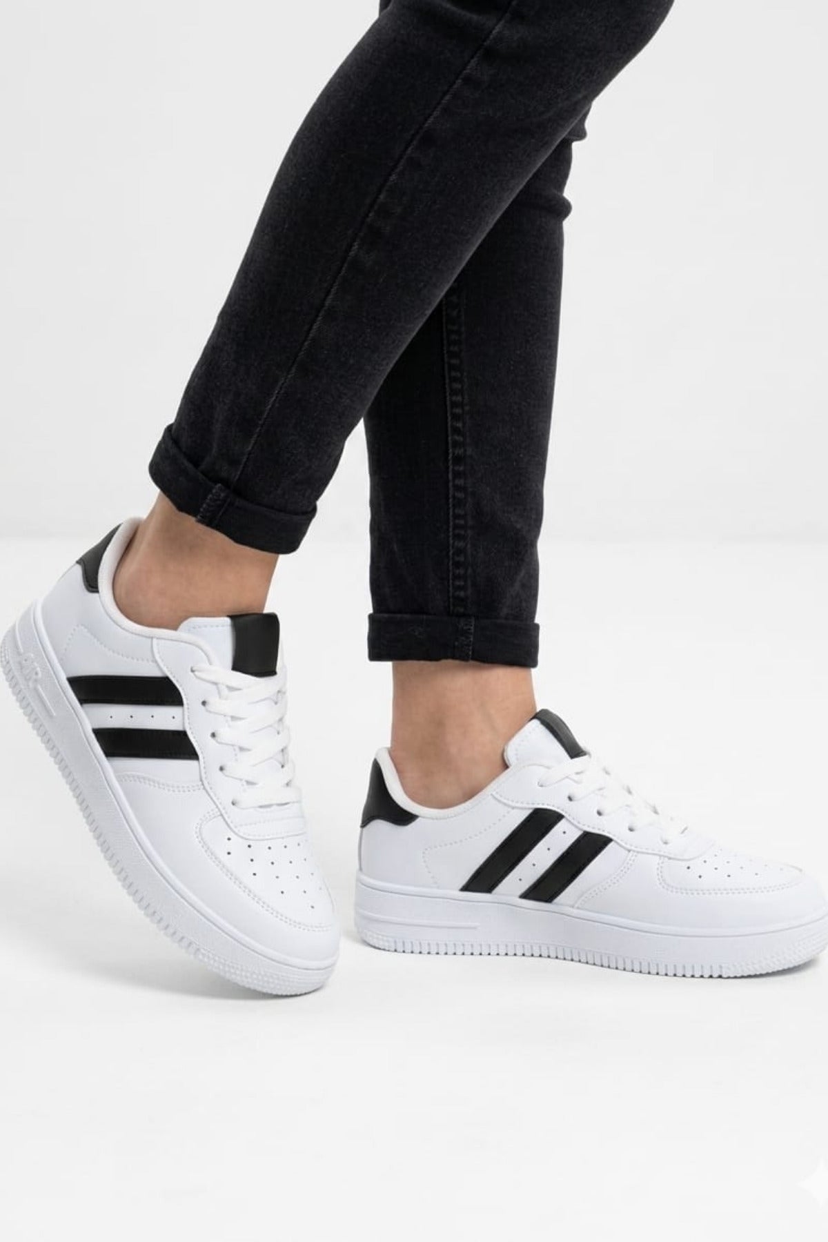 Jerry Beyaz Siyah Unisex Air Taban Günlük Bağcıklı Spor Ayakkabı LND4206 - Görsel 1